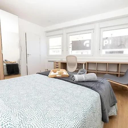 Amplio Piso De Diseno . Apartamento Vigo